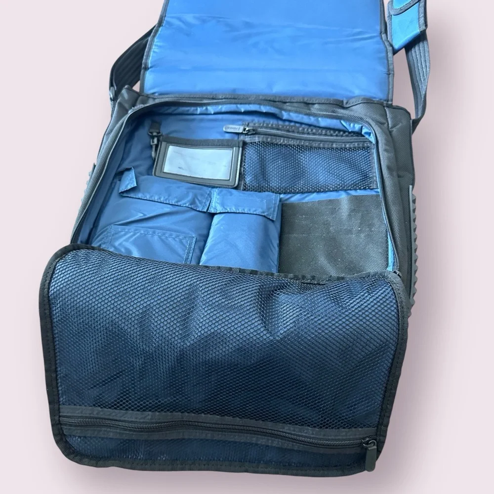 Targus Black and Blue Men's Messenger Bag